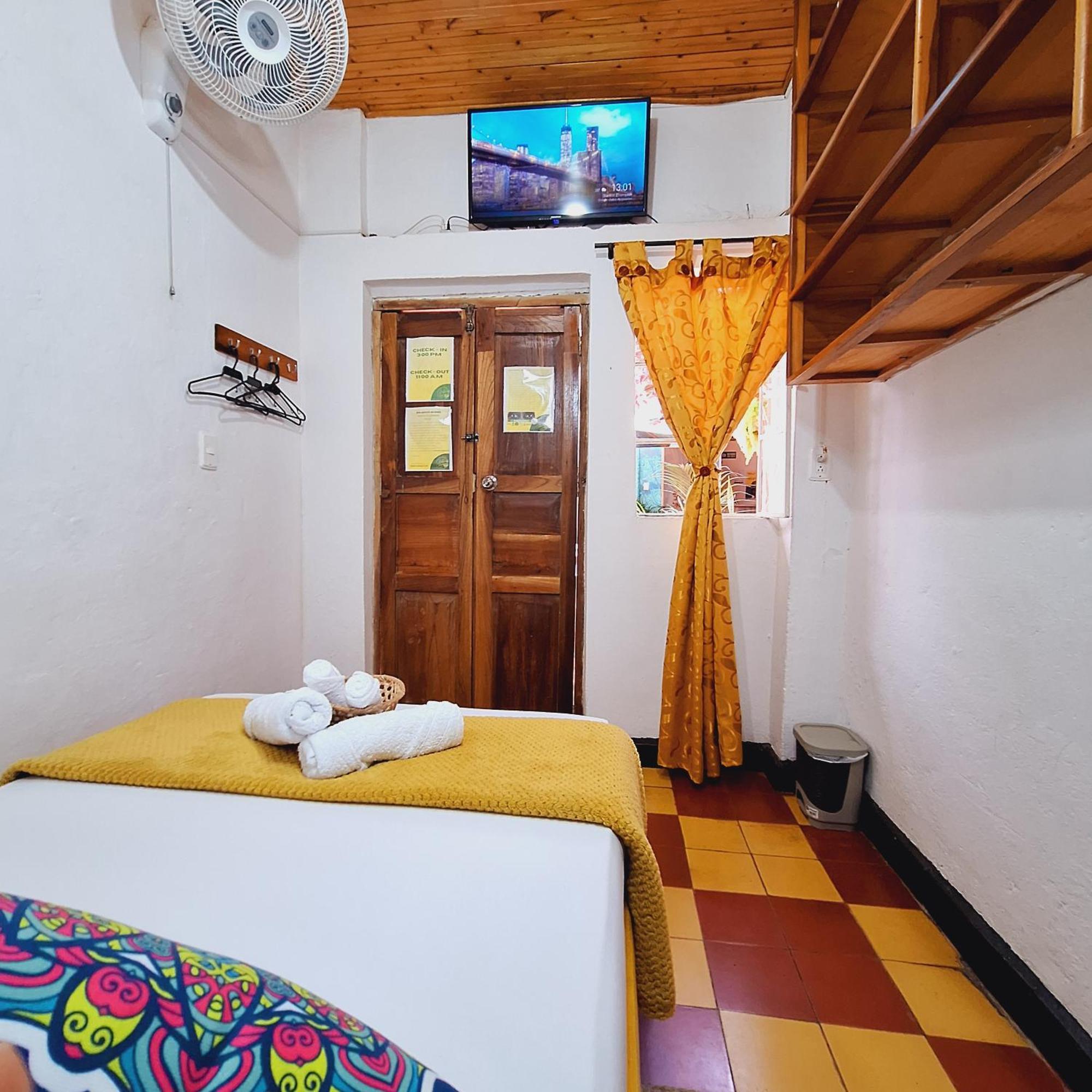 Hostal Colombian Gold ซานกิล ภายนอก รูปภาพ